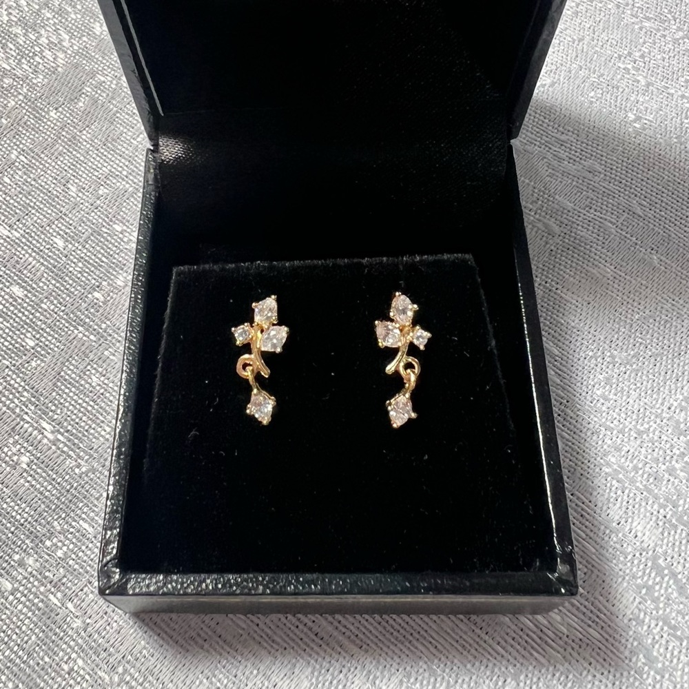 18k REAL yellow Gold and Zirconia